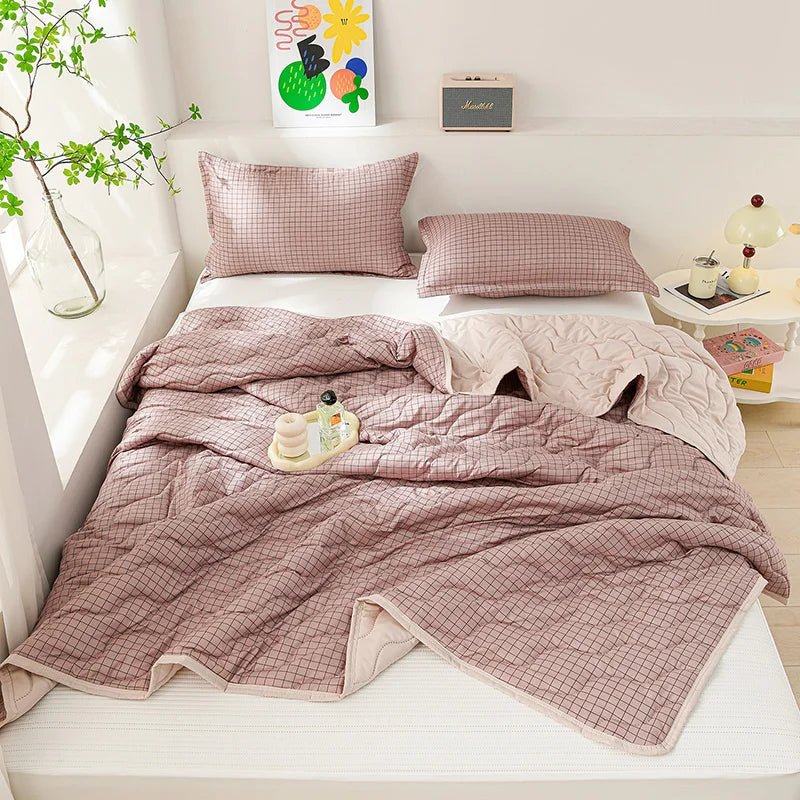 Lightweight Breathable Cooling Summer Quilt | Soft Duvet Comforter