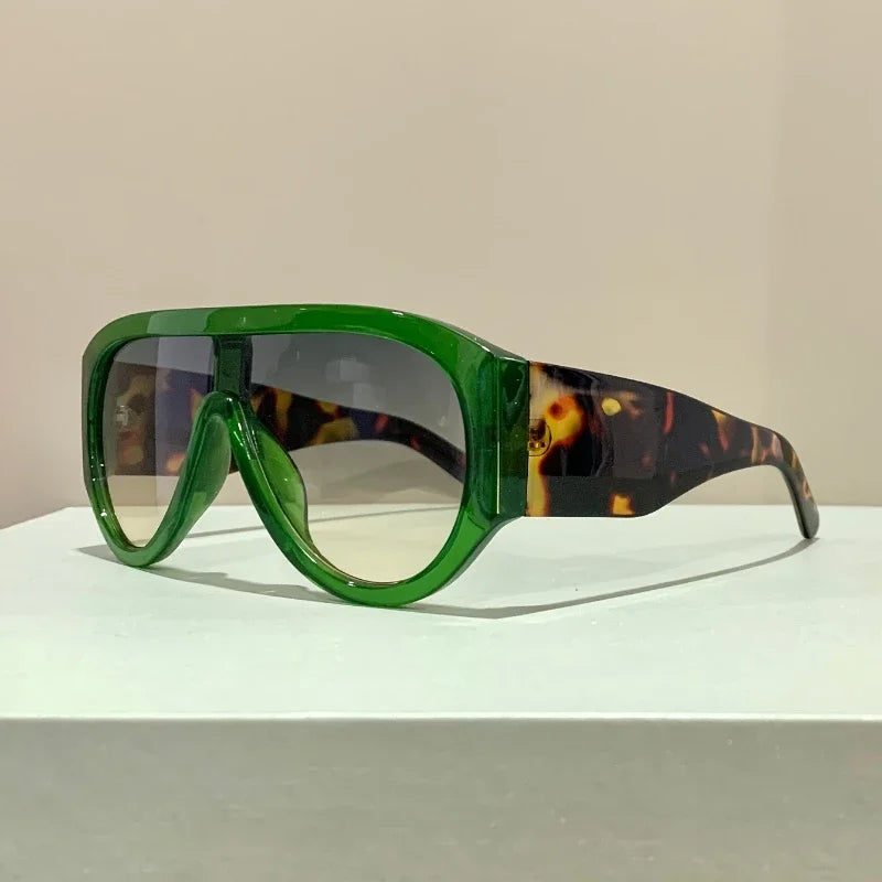 Oversized Gradient Sunglasses for Unisex | Fashionable Retro Style
