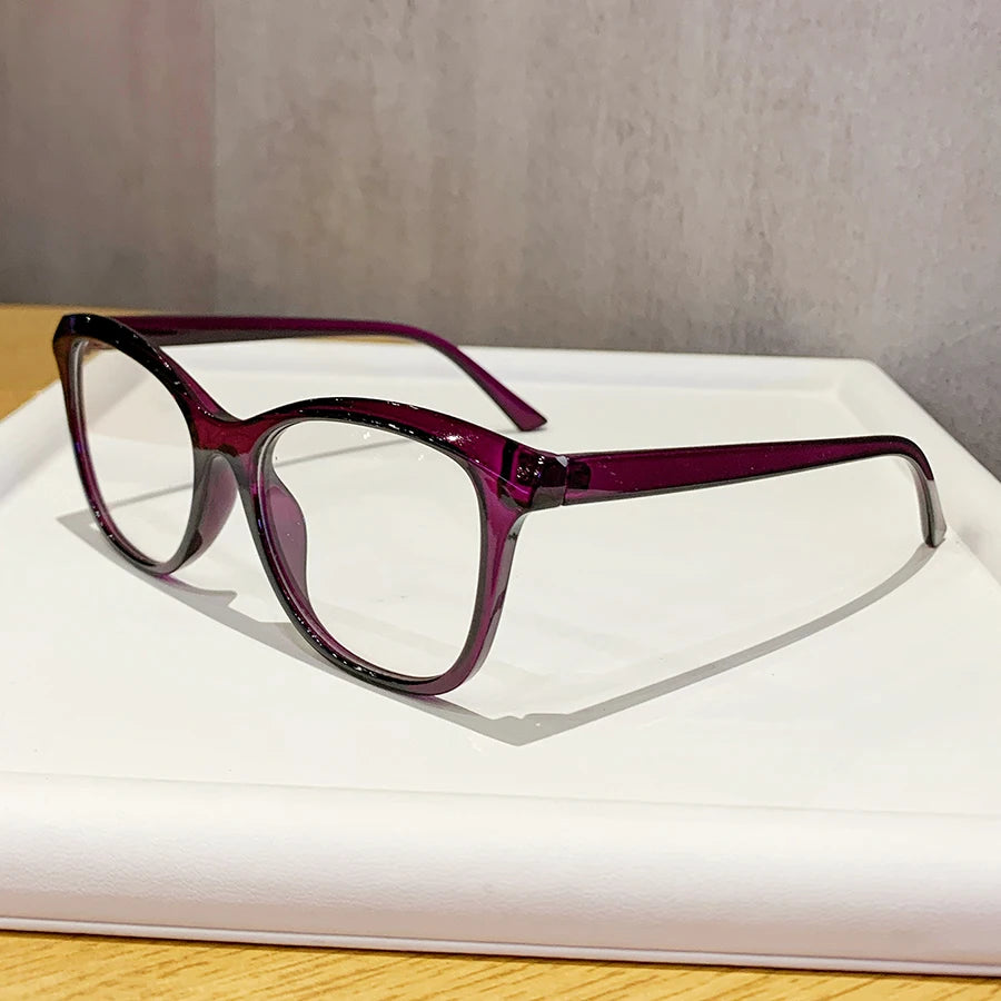 Fashionable Women's Cat-Eye Glasses | Retro Style for Everyday Use