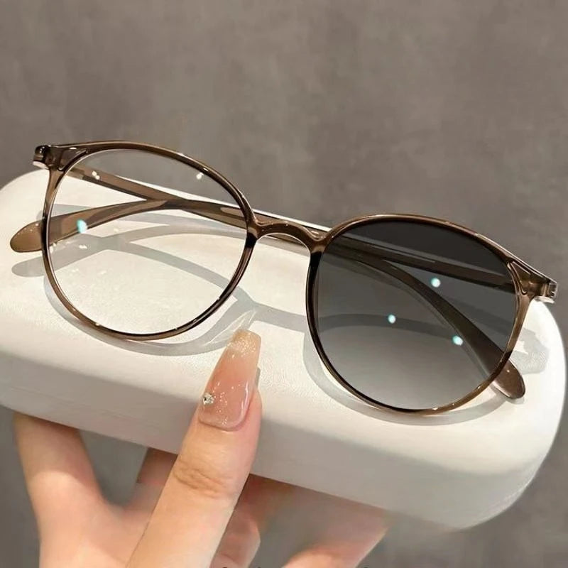 Stylish Photochromic Myopia Glasses for Women | Lightweight Comfort