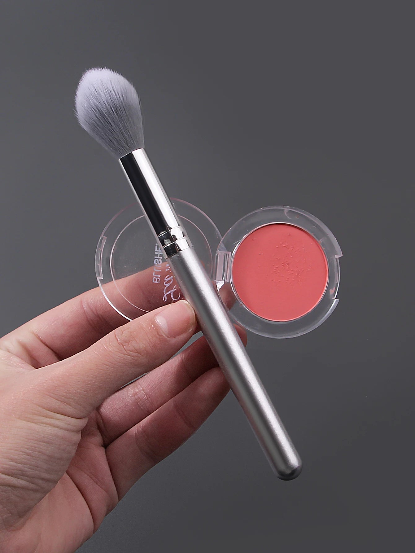 Portable High-Gloss Makeup Brush | Perfect for Flawless Application