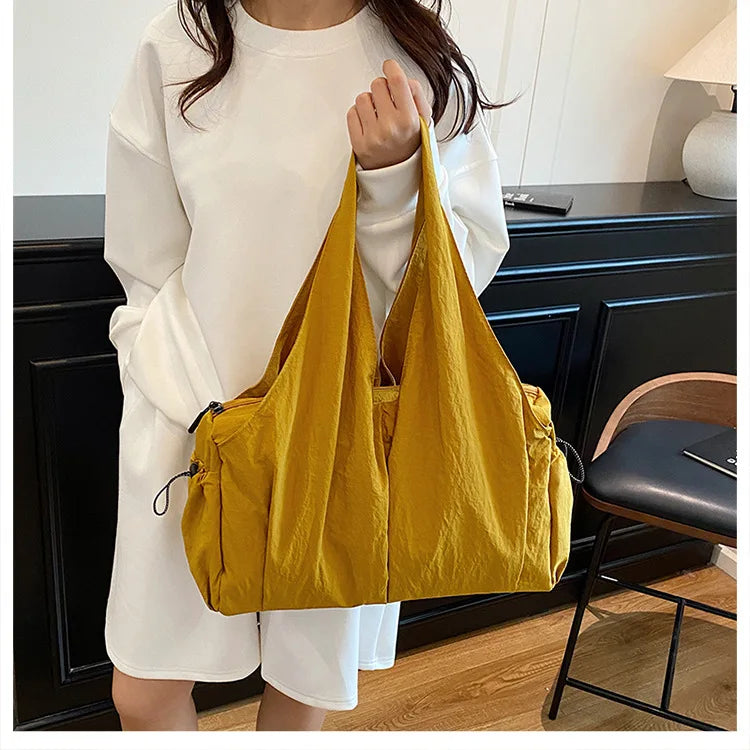 Bolso de mano de tela arrugada, moderno y cómodo para mujer