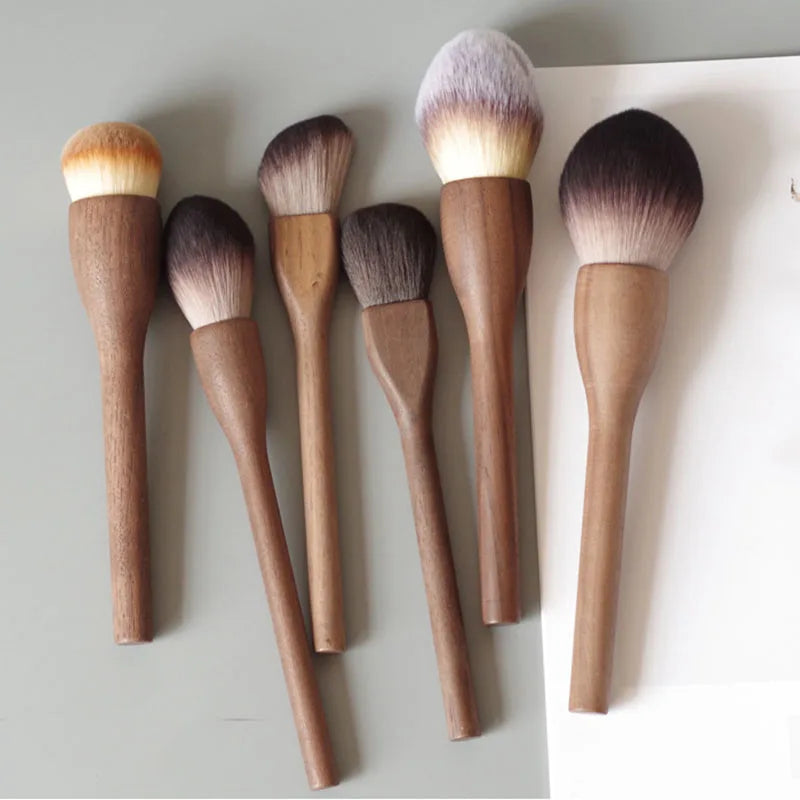 Large Retro Wood Powder Brush | Luxurious Honey Makeup Brush