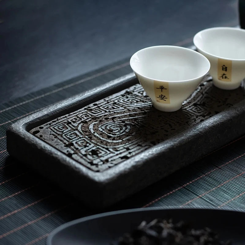 Bandeja de té con tótem de dragón tallado a mano | Elegante decoración volcánica negra