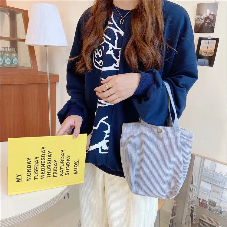Elegante bolso de mano pequeño de terciopelo para mujer | Un esencial de estilo casual