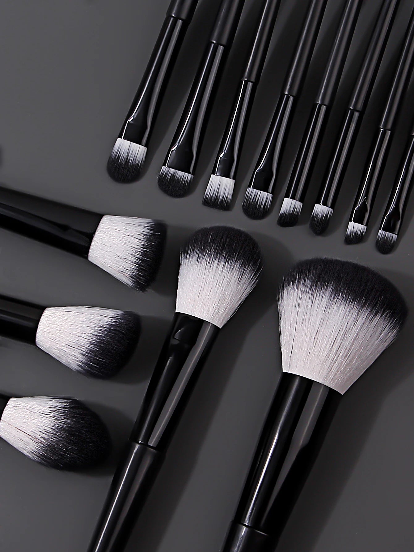 17pcs High-Quality Makeup Brush Set + Makeup Sponge Egg | Soft Nylon Wool Fiber Brushes & Dry/Wet Puff 2026