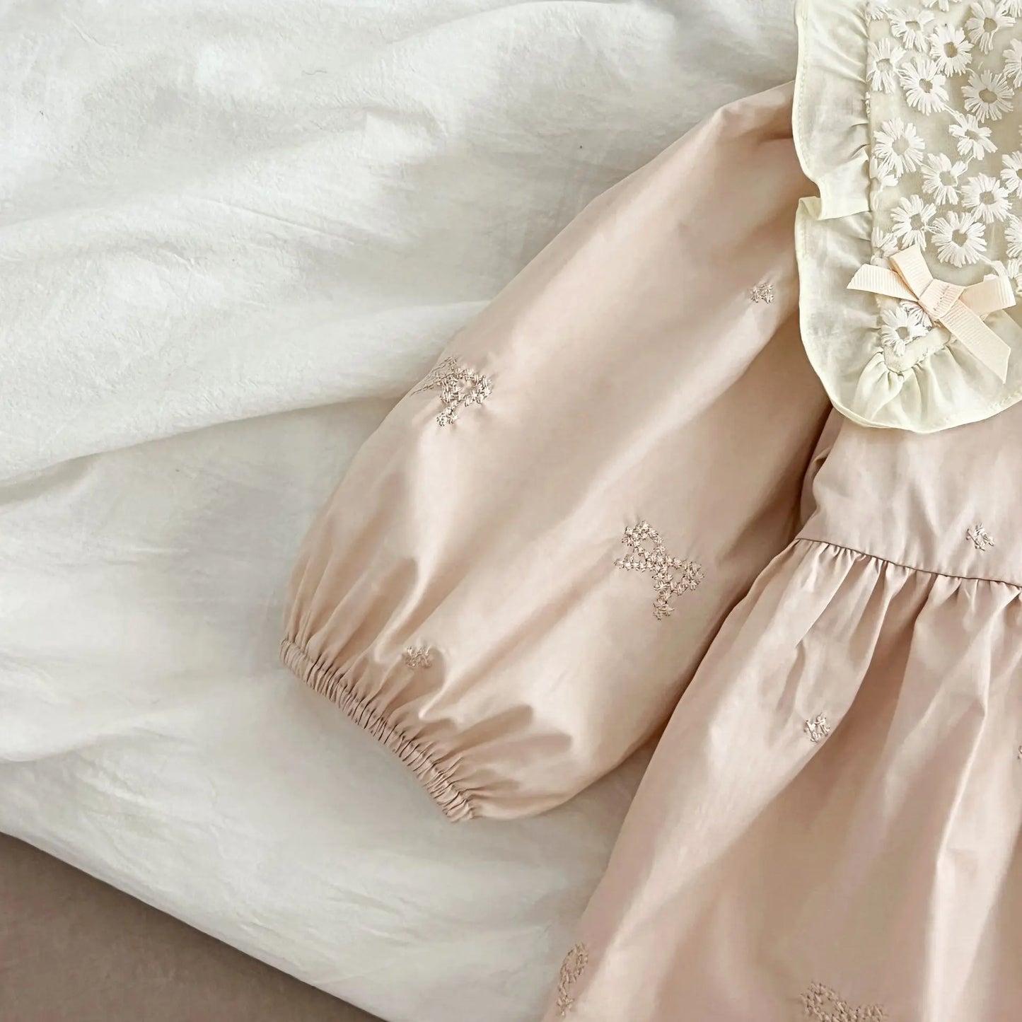 Cute Baby Girls Bow Lace Embroidery Bodysuit & Dress Set