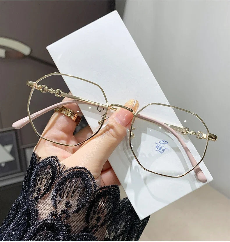 Oversized Photochromic Myopia Eyewear | Stylish Comfort & Relief