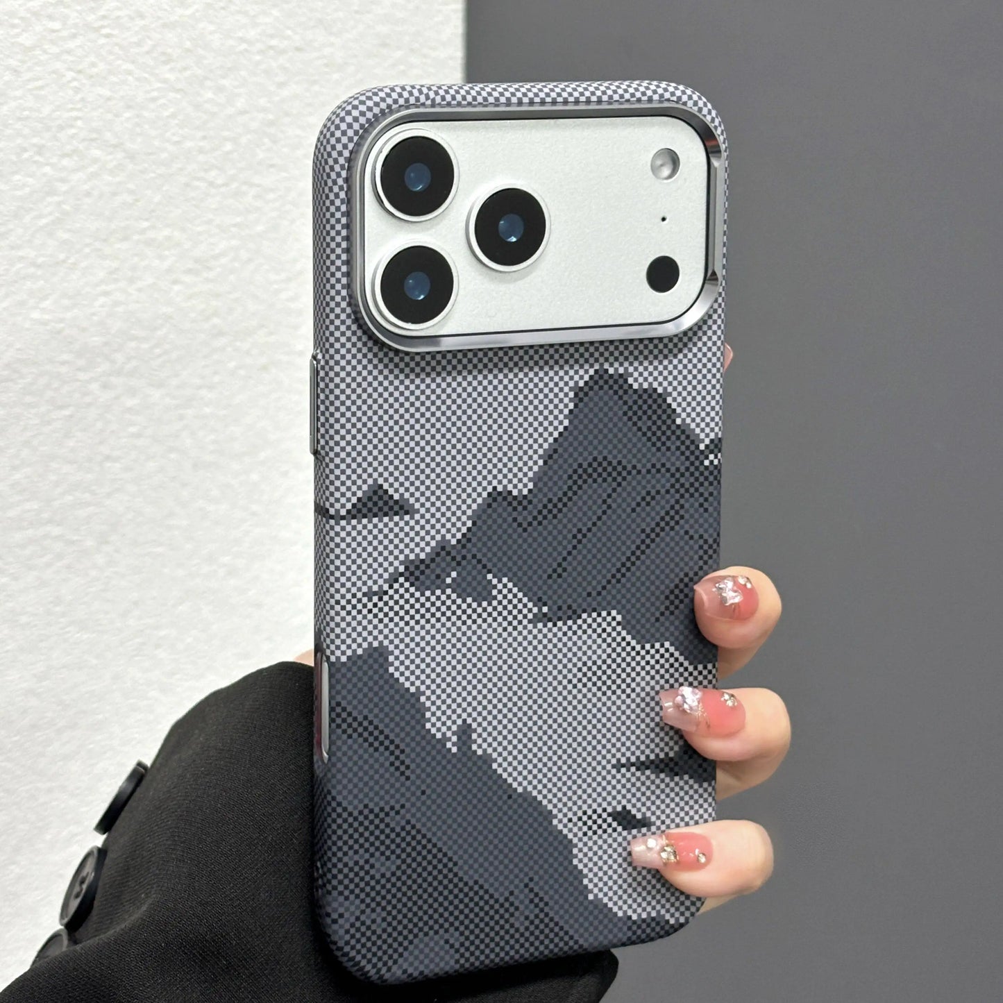 Funda Magnética con Relieve de Carbono y Colores para iPhone 17 Pro Max