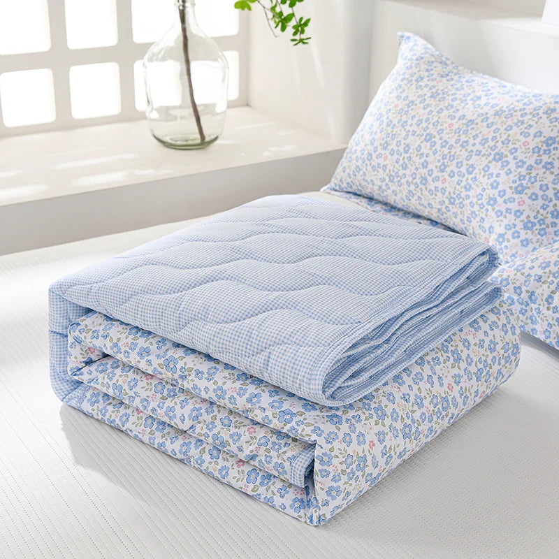 Lightweight Breathable Cooling Summer Quilt | Soft Duvet Comforter
