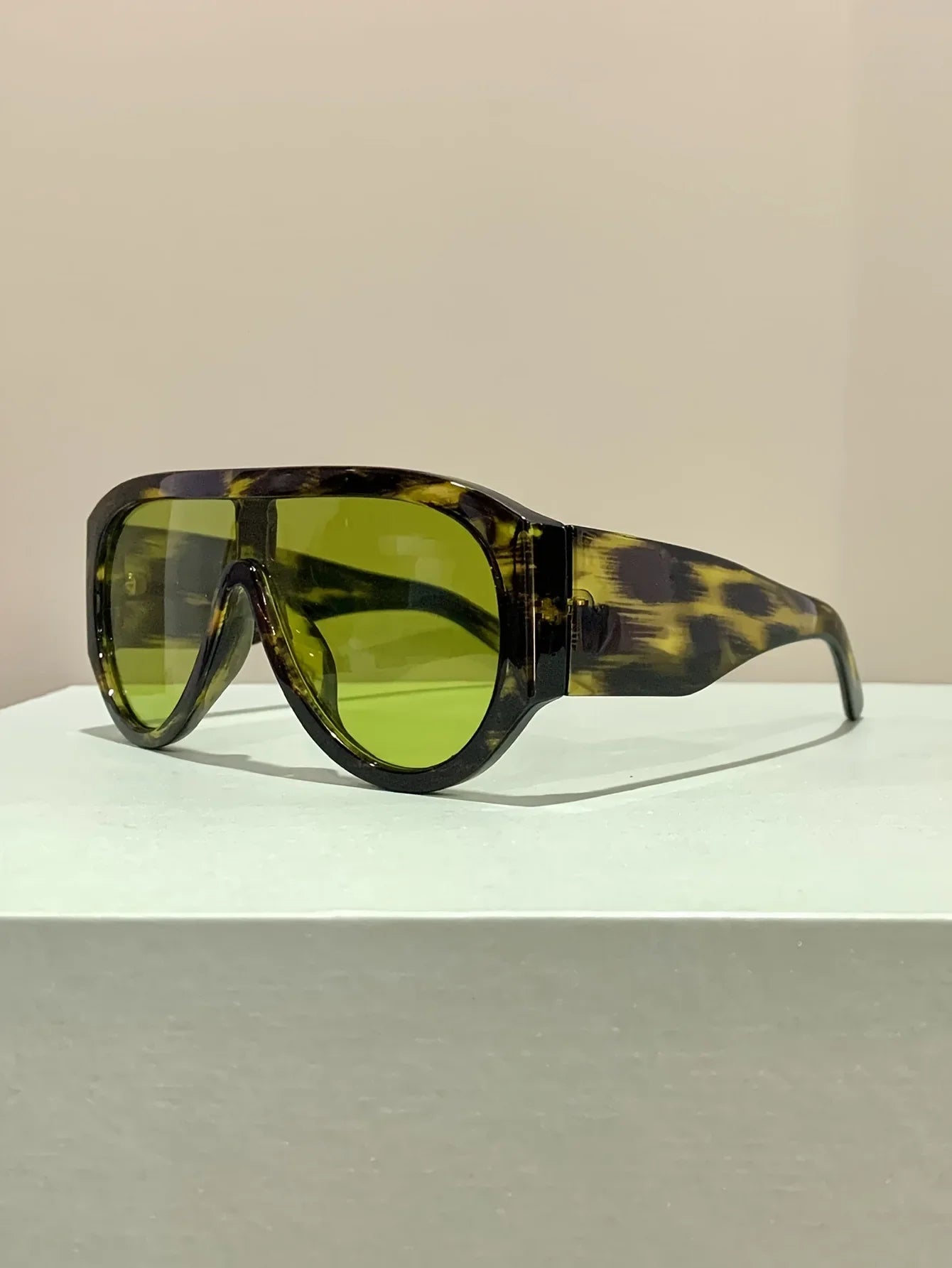 Oversized Gradient Sunglasses for Unisex | Fashionable Retro Style