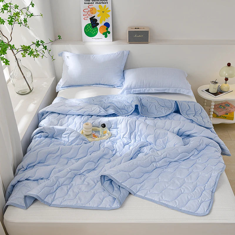 Lightweight Breathable Cooling Summer Quilt | Soft Duvet Comforter