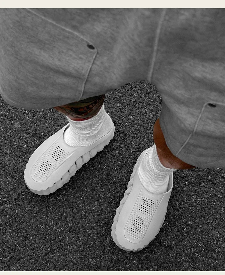 New Men's Slippers Outdoor Soft Thick Sole Slides Breathable Sandals Non-Slip Bathroom Slippers Lightweight Summer Beach Sandals