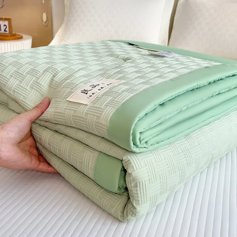 Lightweight Summer Waffle Quilt | Ideal for Home & Dorm