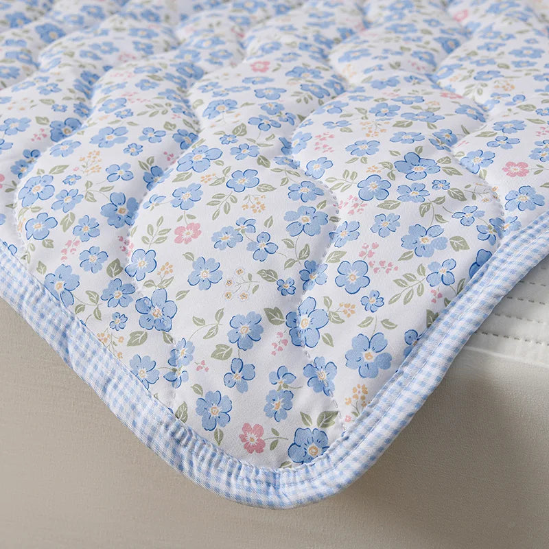 Lightweight Breathable Cooling Summer Quilt | Soft Duvet Comforter