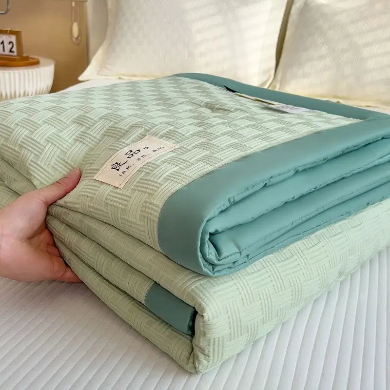 Lightweight Summer Waffle Quilt | Ideal for Home & Dorm