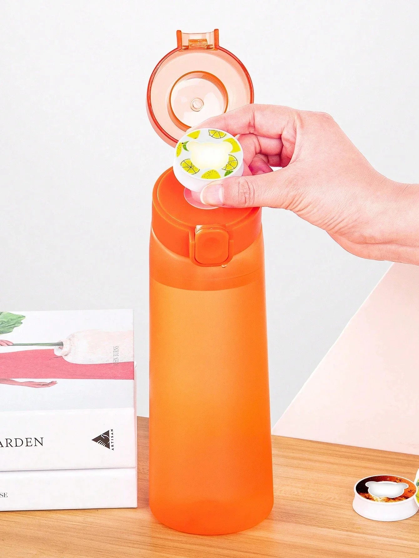 Portable Fruit-Scented Water Bottle with Flavor Pods for Sports
