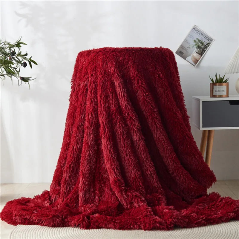 Soft Faux Fur Throw Blanket | Luxurious and Cozy Bedspread