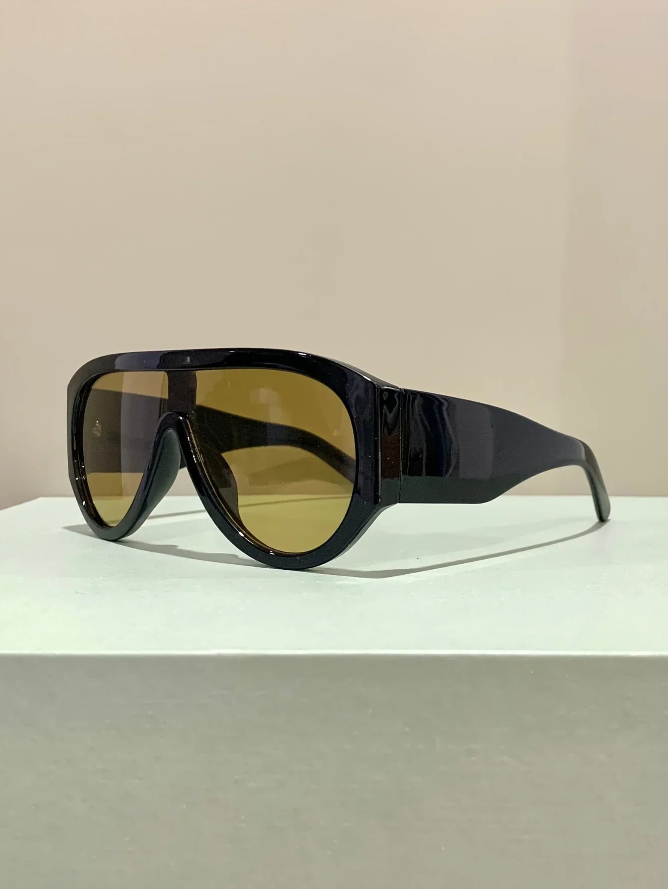 Oversized Gradient Sunglasses for Unisex | Fashionable Retro Style