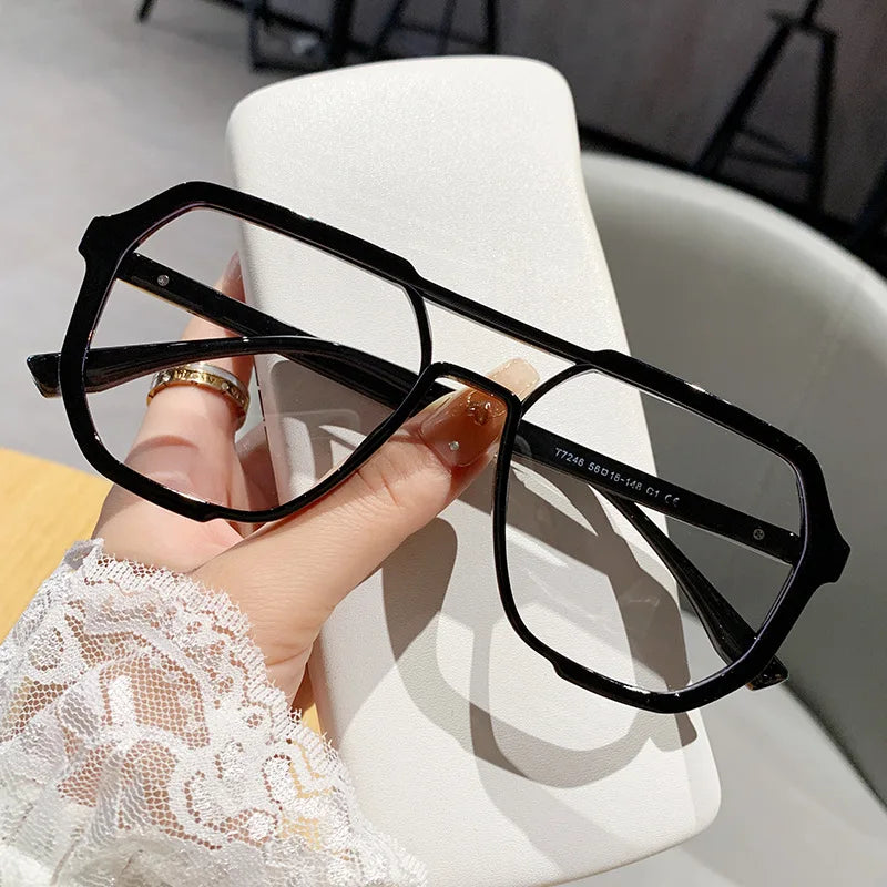 Stylish Women’s Oversized Myopia Glasses | Photochromic Eyeglasses 2026