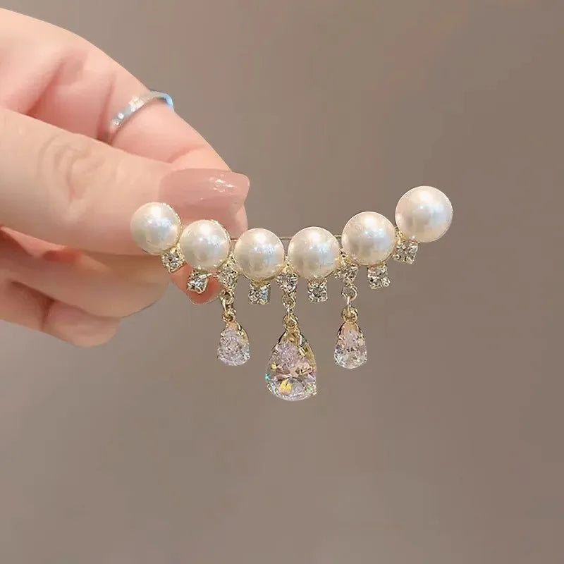 Elegant Gold Color Rhinestone Shovel Brooch for Stylish Accessory