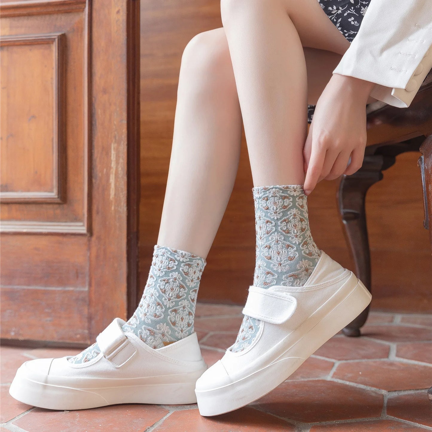 Elegant Flower Embroidery Women Socks | Kawaii Retro Style