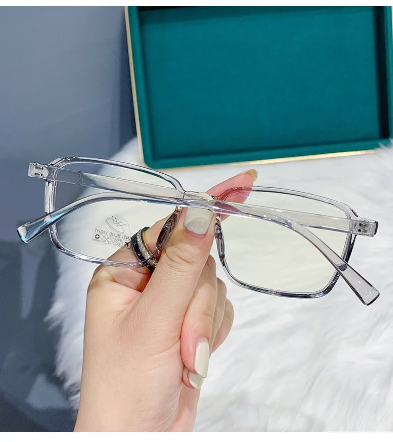 Stylish Myopia Glasses for Women | High-Definition Anti Blue Light