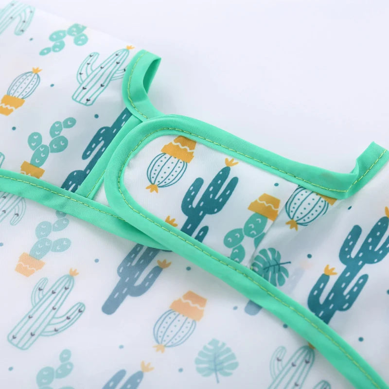 Babero de silicona con dibujos para bebé | Suave, impermeable y seguro