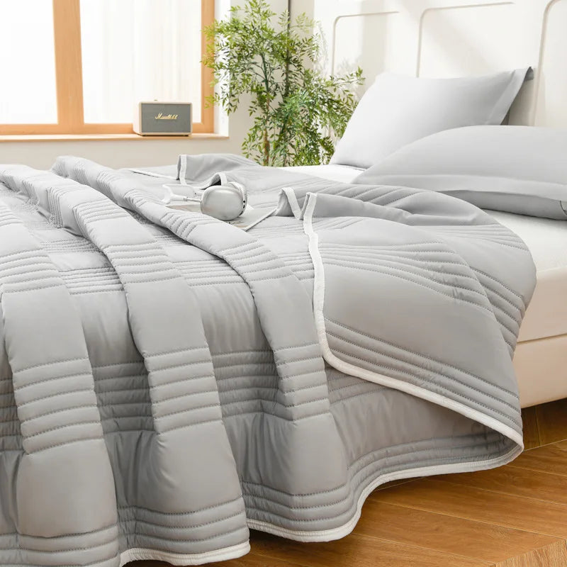 Lightweight Quilted Summer Blanket | Soft and Breathable Comforter