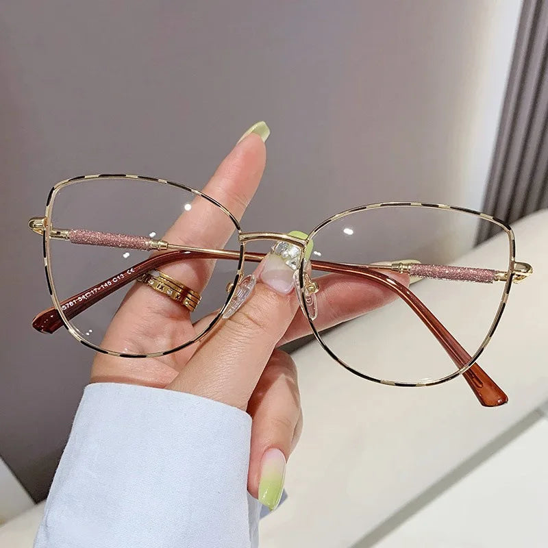 Chic Cat Eye Photochromic Reading Glasses for Women | Stylish Eyewear