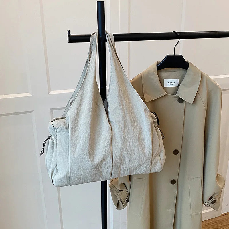 Bolso de mano de tela arrugada, moderno y cómodo para mujer