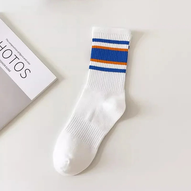 Couple-style socks for cross-border export. Women's style winter and autumn mid-length socks in white. Men's socks.