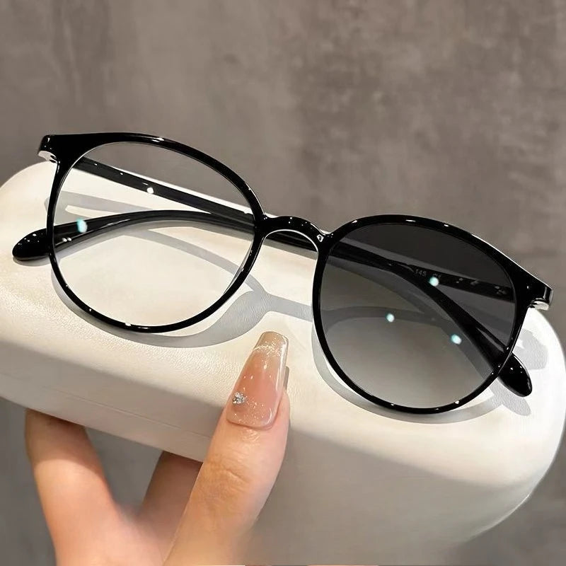 Stylish Photochromic Myopia Glasses for Women | Lightweight Comfort