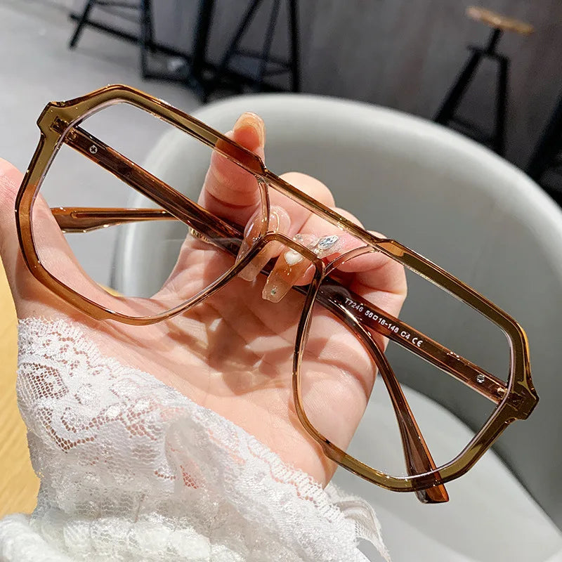 Stylish Women’s Oversized Myopia Glasses | Photochromic Eyeglasses 2026
