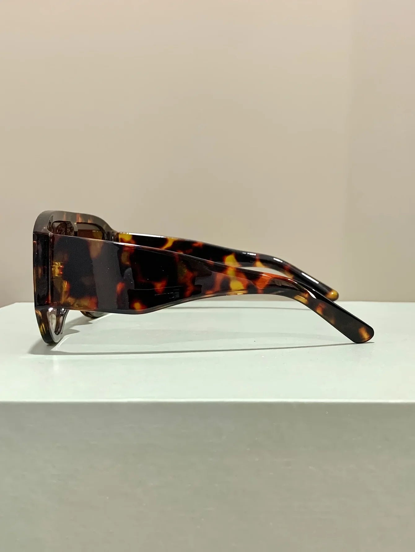 Oversized Gradient Sunglasses for Unisex | Fashionable Retro Style