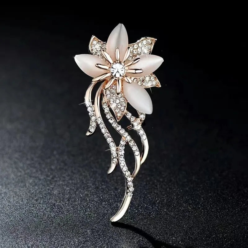 Elegant Gold Color Rhinestone Shovel Brooch for Stylish Accessory