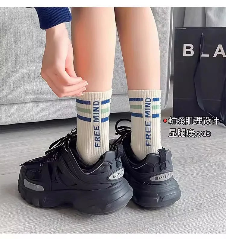 Couple-style socks for cross-border export. Women's style winter and autumn mid-length socks in white. Men's socks.