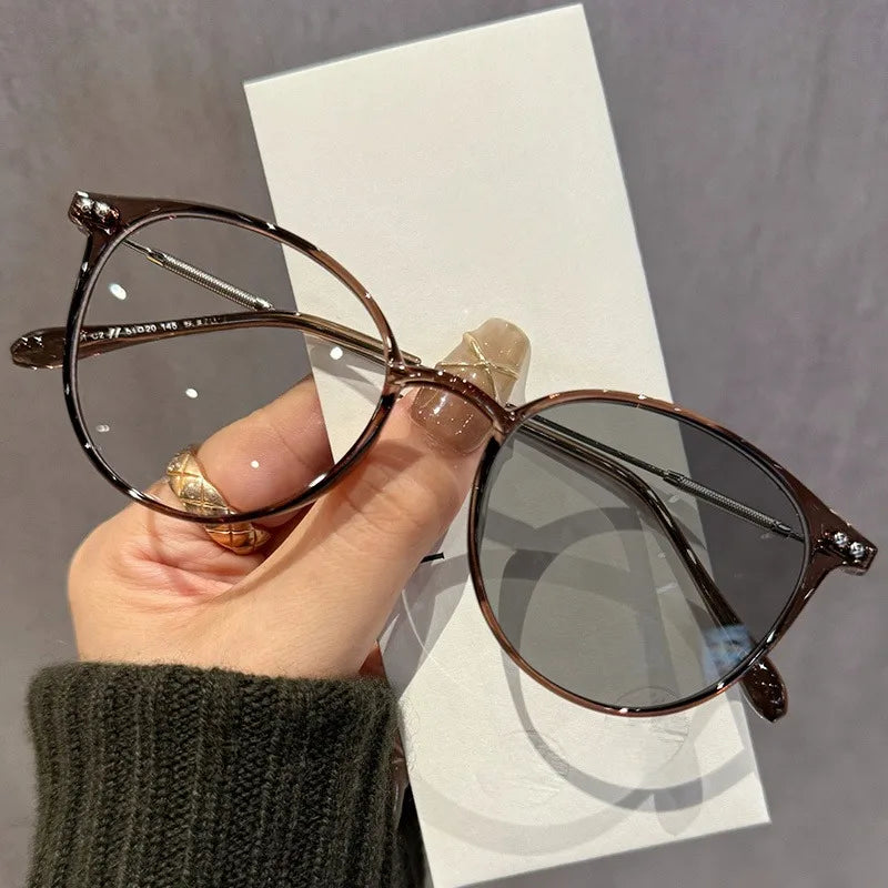 Unisex Photochromic Outdoor Fashion Glasses | Stylish & Versatile