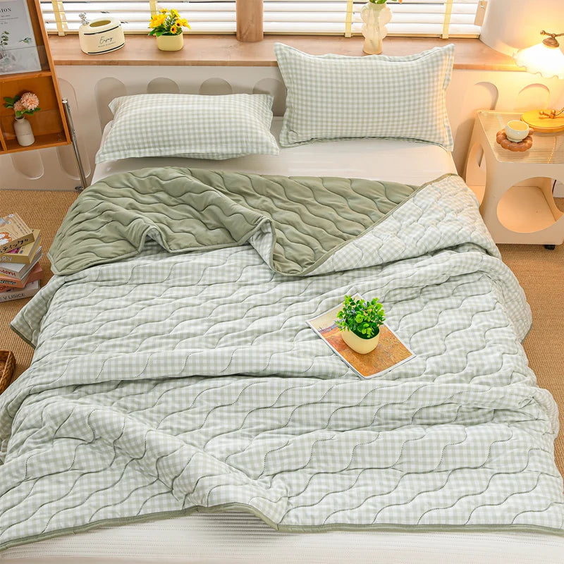 Lightweight Breathable Cooling Summer Quilt | Soft Duvet Comforter