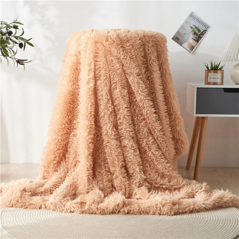 Soft Faux Fur Throw Blanket | Luxurious and Cozy Bedspread