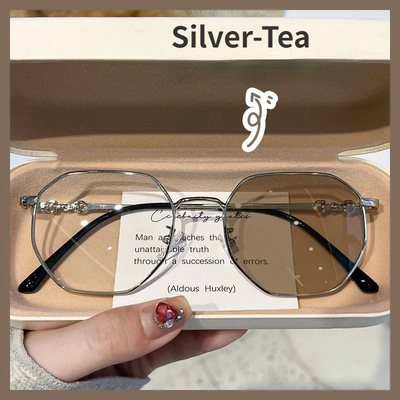 Oversized Photochromic Myopia Eyewear | Stylish Comfort & Relief