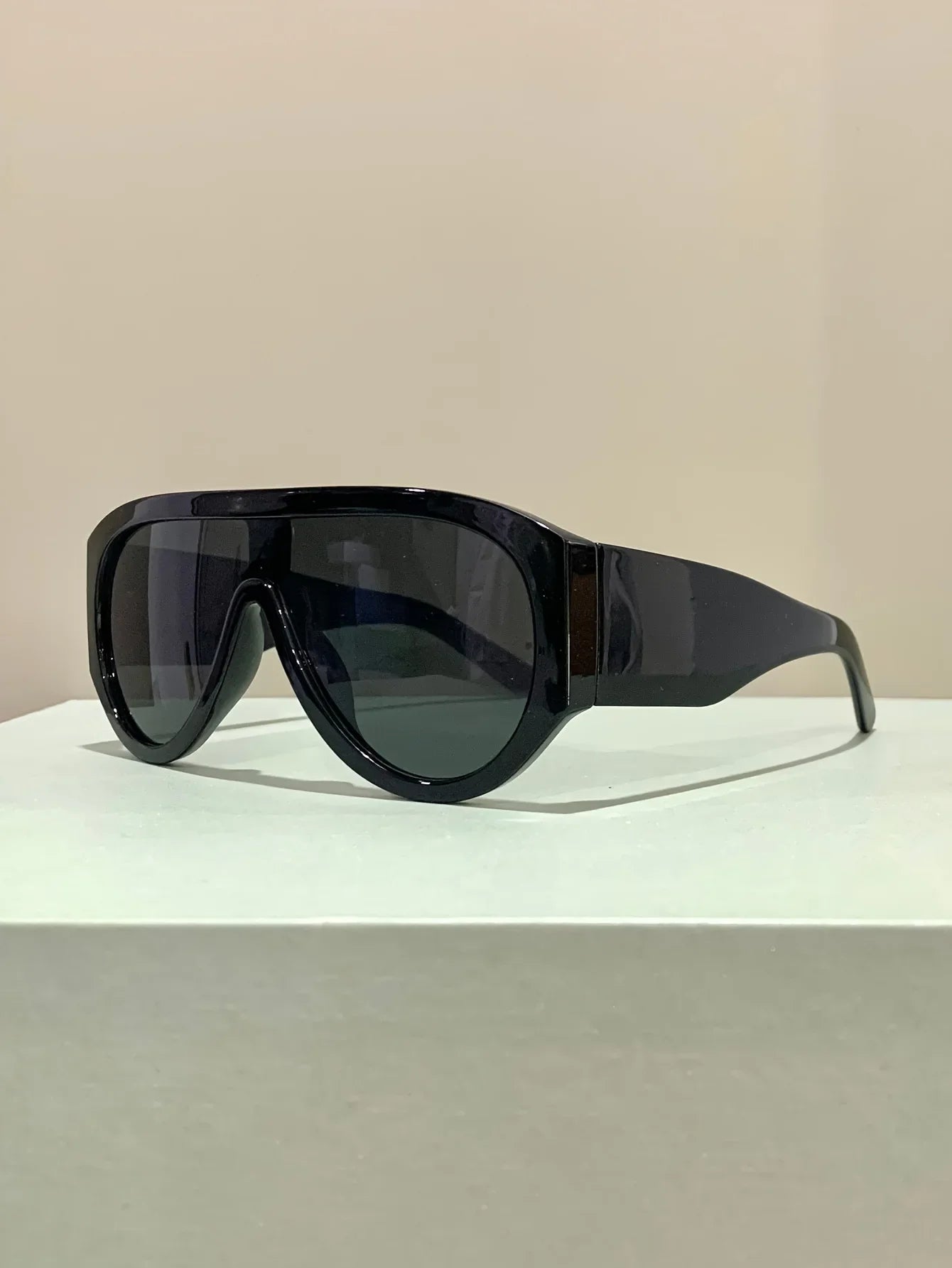 Oversized Gradient Sunglasses for Unisex | Fashionable Retro Style