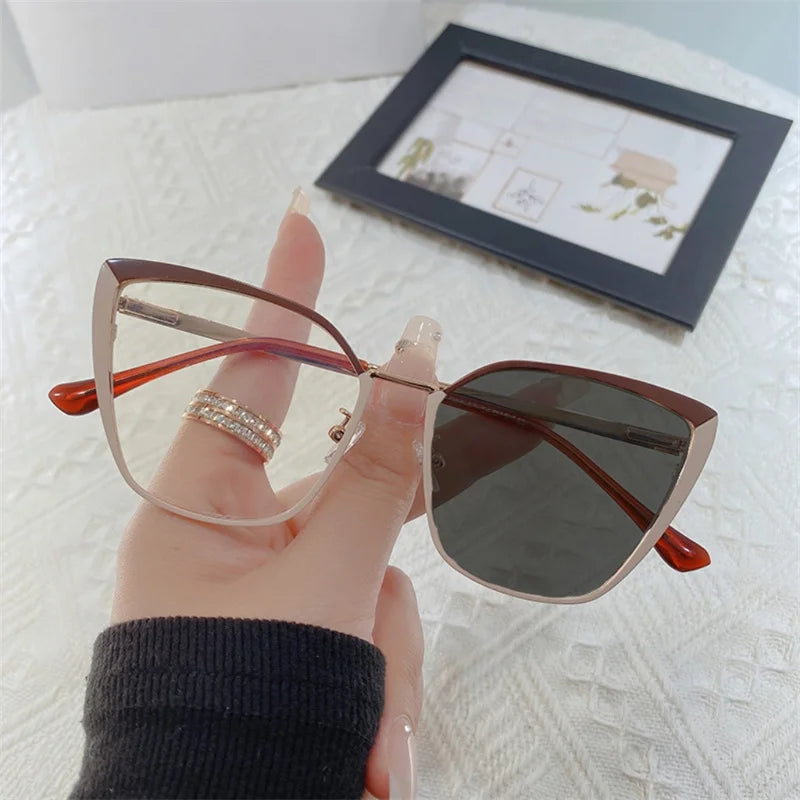 Retro Cat Eye Photochromic Reading Glasses for Women | Anti Blue Light
