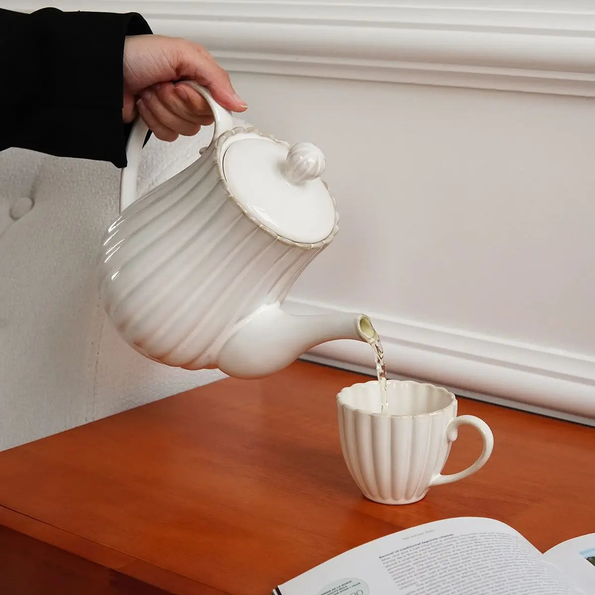 Elegant Japanese Retro Teapots & Ceramic Mugs Set for Tea Lovers