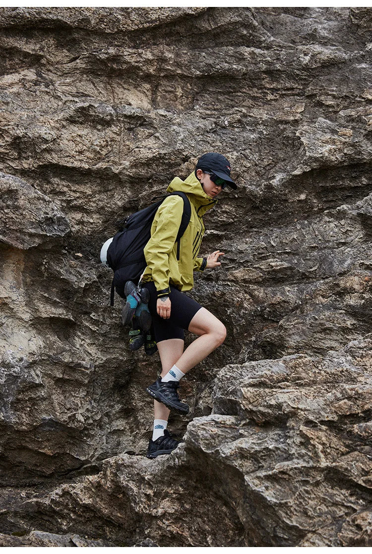 Premium Waterproof Multi-Pocket Utility Mountain Jacket for All Seasons