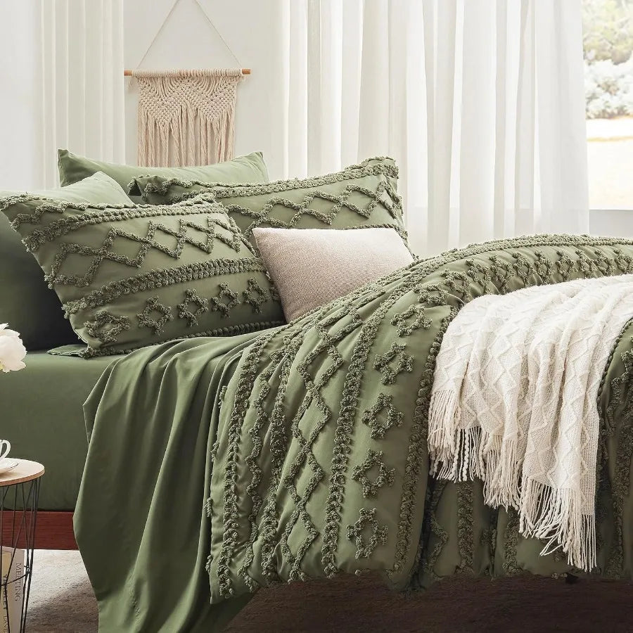 7-Piece Olive Green Tufted Bed-in-a-Bag Set for Modern Bedrooms