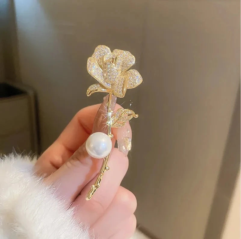 Elegant Gold Color Rhinestone Shovel Brooch for Stylish Accessory
