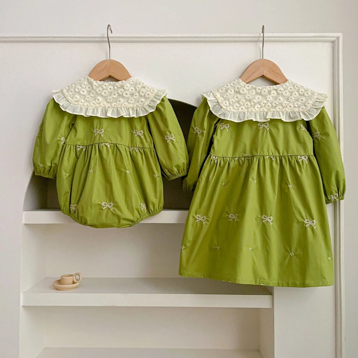 Cute Baby Girls Bow Lace Embroidery Bodysuit & Dress Set