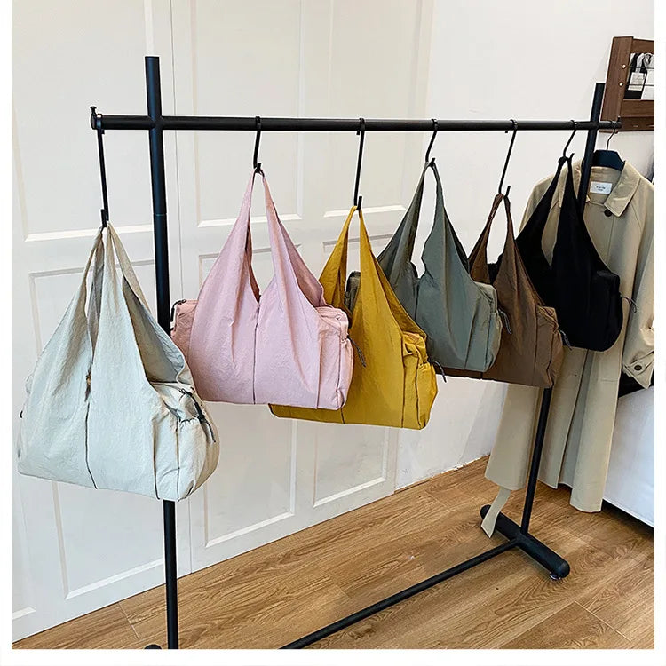 Bolso de mano de tela arrugada, moderno y cómodo para mujer
