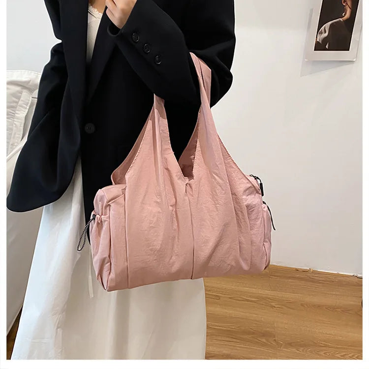 Bolso de mano de tela arrugada, moderno y cómodo para mujer